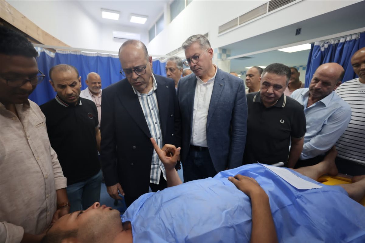 وزيرا العمل والبترول يطمئنان على الناجين من حادث بارج خليج السويس