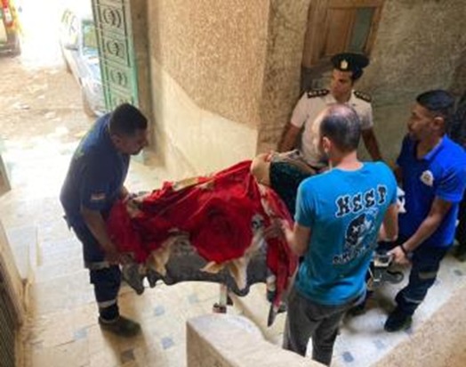 <strong> أمن القاهرة يستجيب لاستغاثة شخص بنقل زوجته غير قادرة على الحركة للمستشفى </strong>