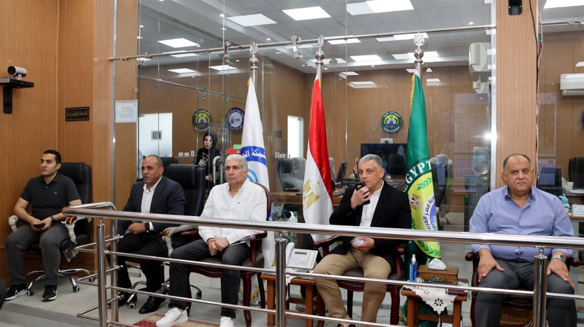 جانب من متابعة المحافظ