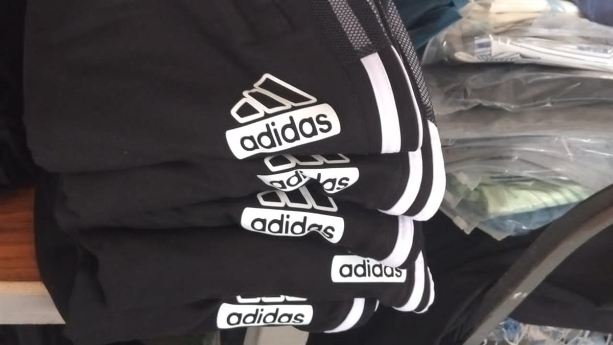 ملابس رياضية مقلدة 