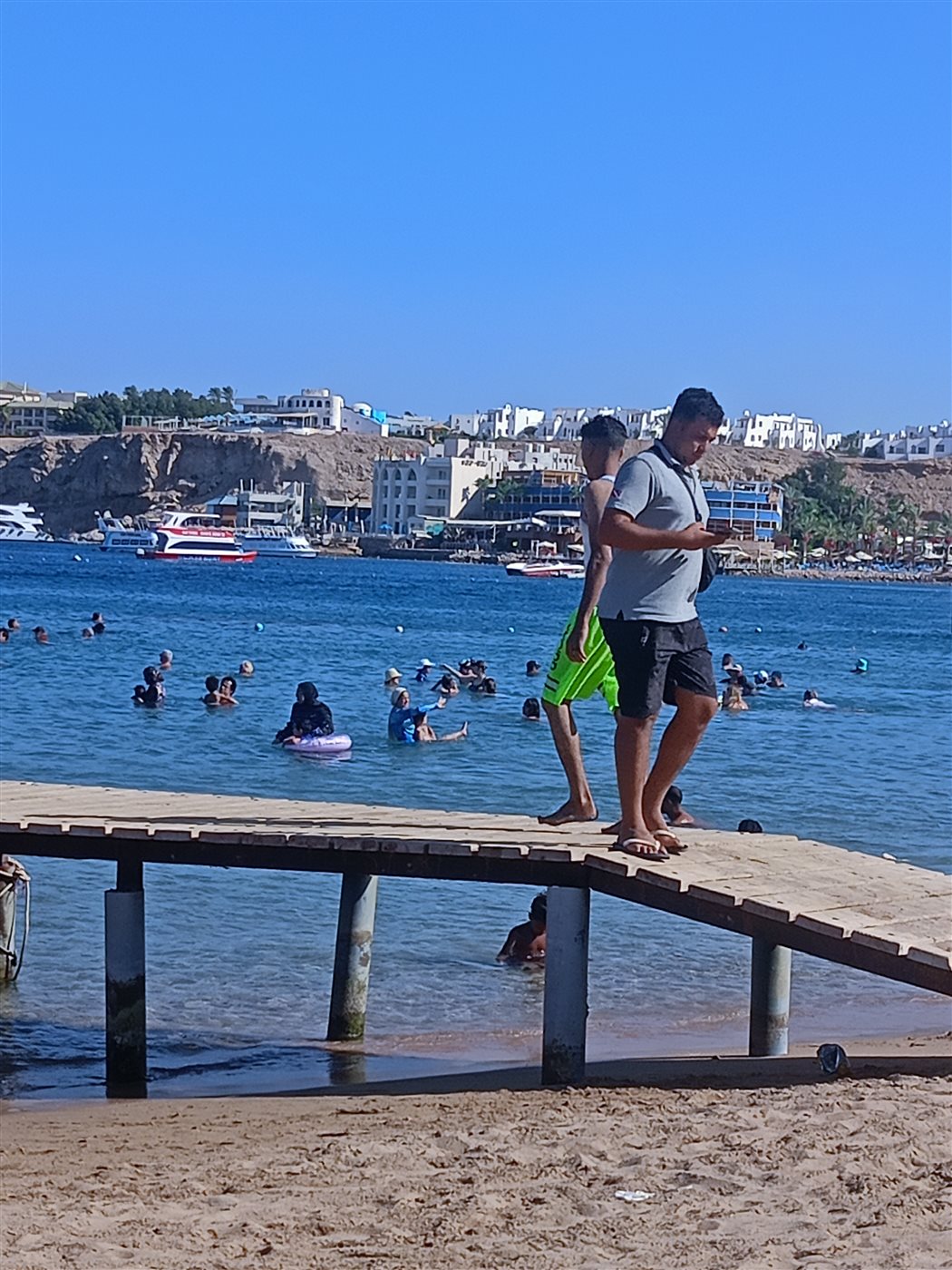 وقف رحلات الباراشوت في شواطئ شرم الشيخ 