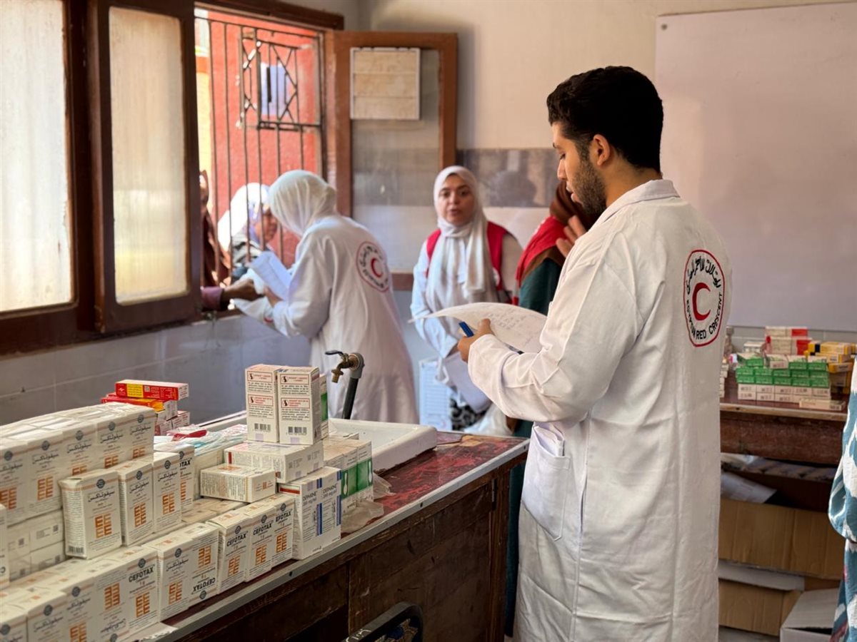  الهلال الأحمر يُطلق قافلة شاملة إلى قرية كفر السنابسة بالمنوفية 