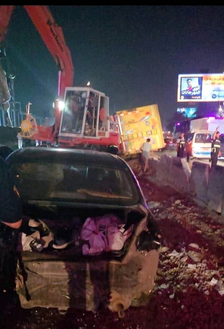 سيارة تريلا تدهس 6 سيارات ملاكي أعلى الطريق الدائري أمام أبراج العادي