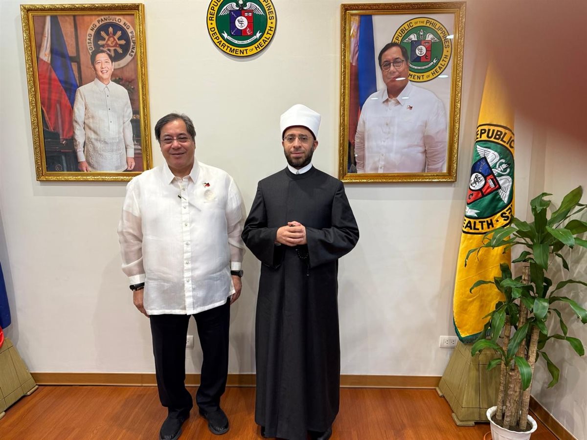 وزير الأوقاف يبحث التعاون في مجال الأدوية مع وزير الصحة الفلبيني 