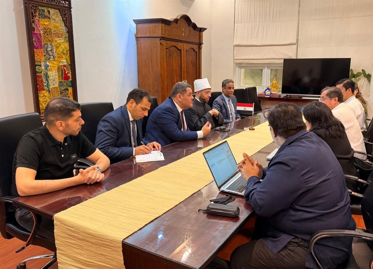 وزير الأوقاف يبحث التعاون في مجال الأدوية مع وزير الصحة الفلبيني 