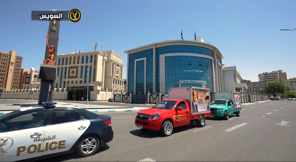 <strong>الداخلية توزع مساعدات عينية على المواطنين احتفالا بذكرى 30 يونيو</strong>