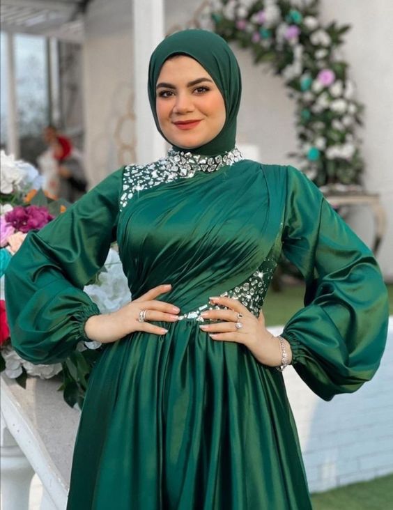  أجمل فساتين السهرة للمحجبات 2025