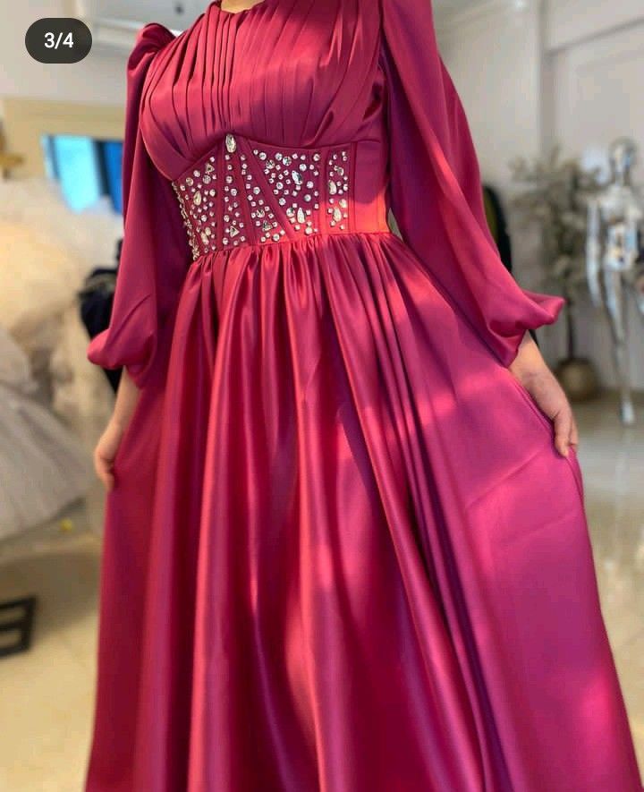  أجمل فساتين السهرة للمحجبات 2025