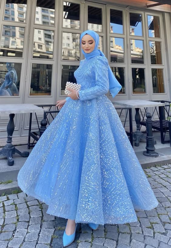  أجمل فساتين السهرة للمحجبات 2025