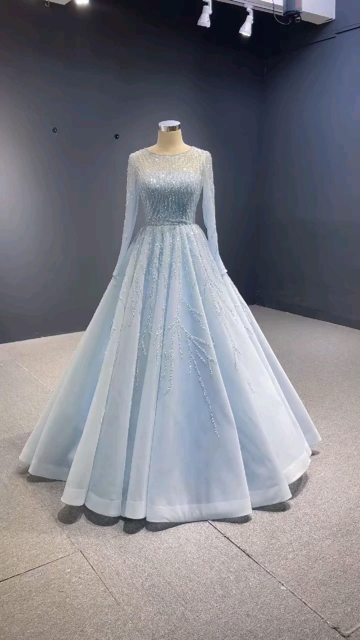  أجمل فساتين السهرة للمحجبات 2025