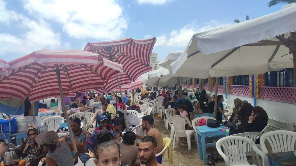 اكتمال نسب الإشغال ببعض شواطئ الإسكندرية 