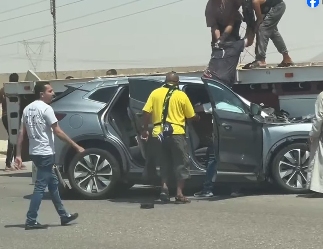 أمريكي يتدخل لإنقاذ مصابين في حادث مأساوي لعائلة مصرية على طريق العين السخنة