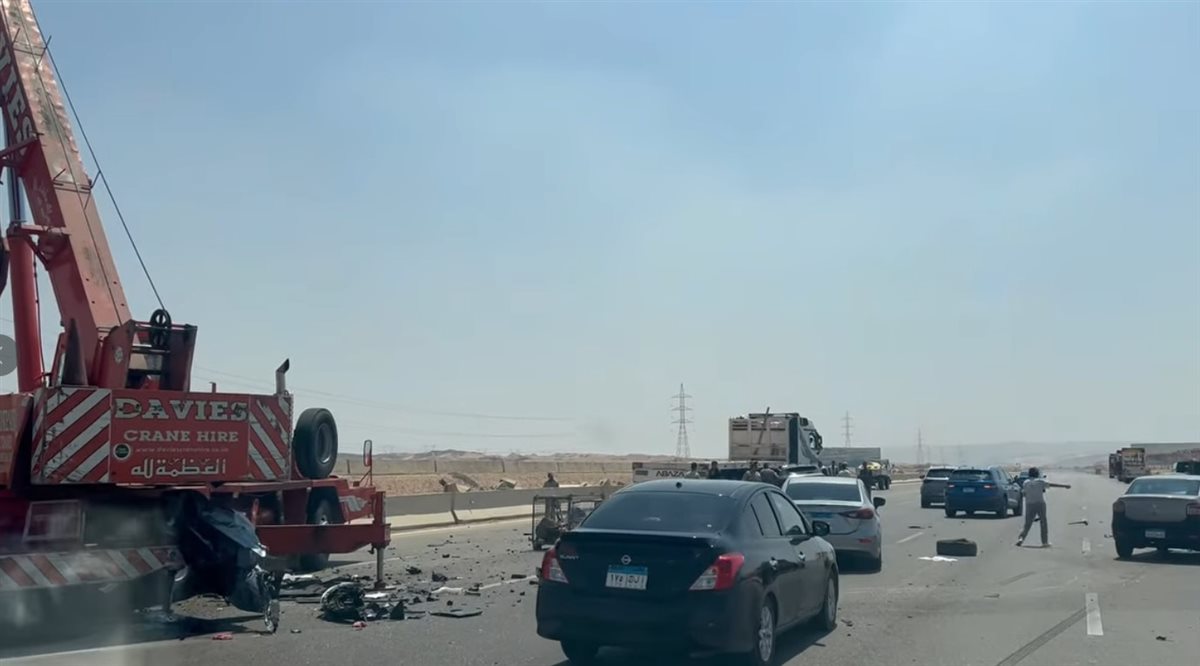 أمريكي يتدخل لإنقاذ مصابين في حادث مأساوي لعائلة مصرية على طريق العين السخنة