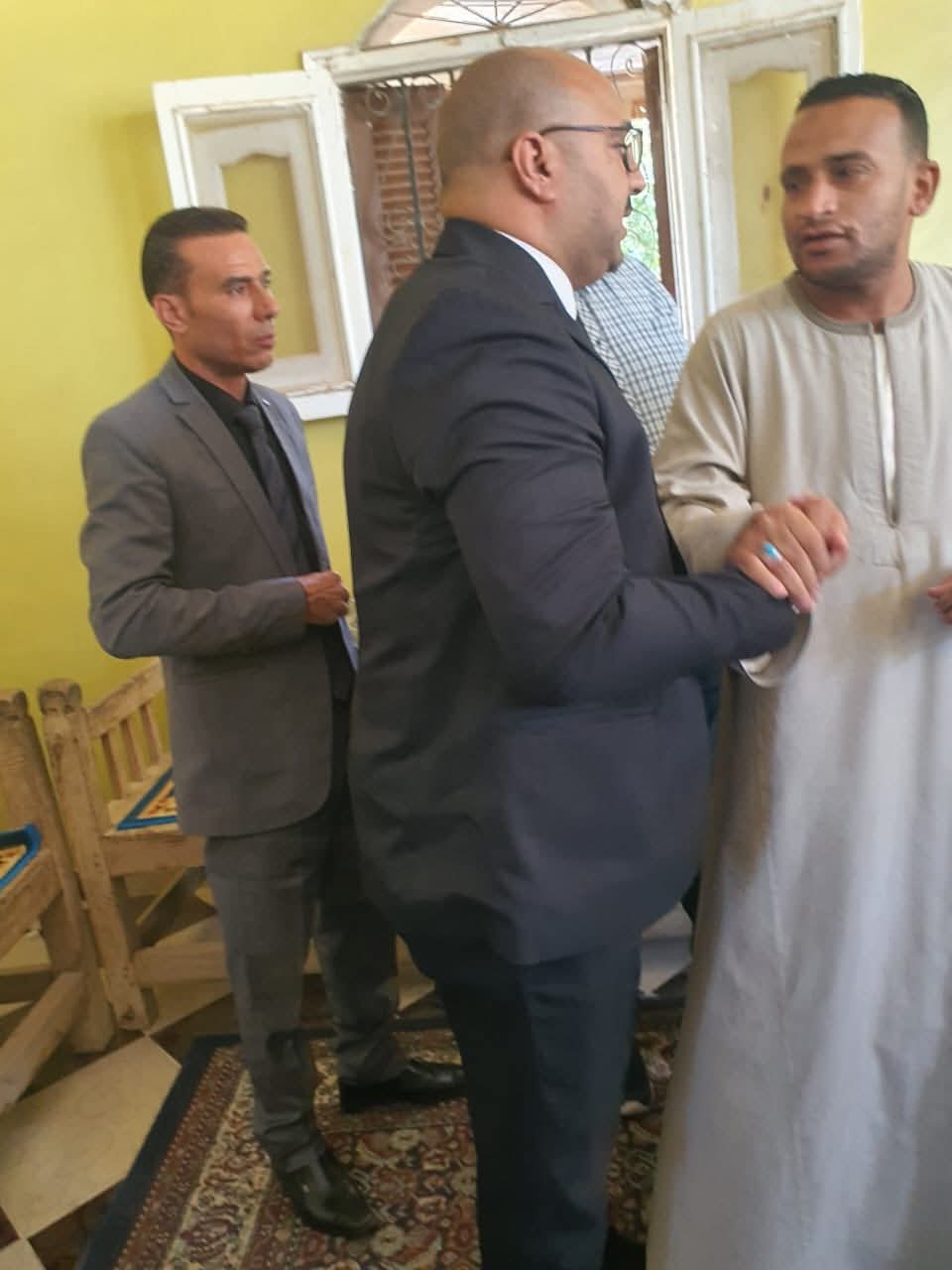 تقديم واجب العزاء في شهيد حفار جبل الزيت