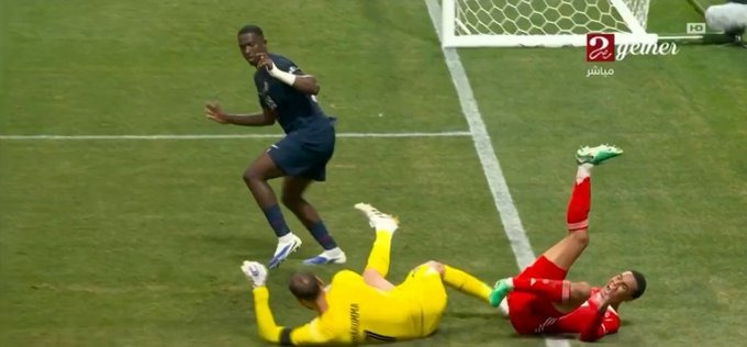 <strong>بكاء دوناروما.. جمال موسيالا يتعرض لـ إصابة صعبة خلال مباراة فريقه ضد باريس سان جيرمان </strong>