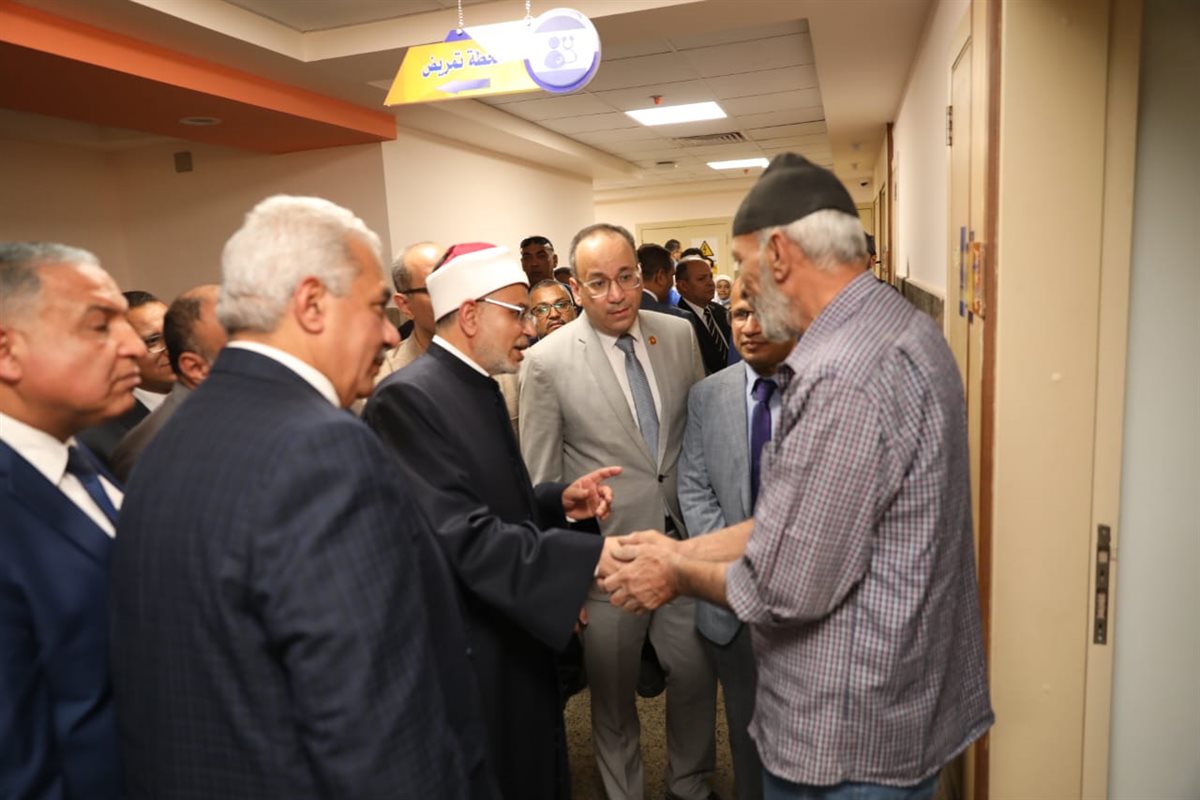 قيادات الأزهر الشريف تلتقي مصابي غزة في مستشفى أسيوط 