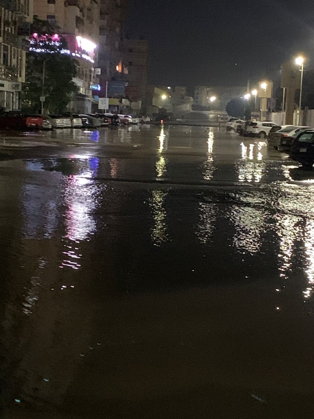 كسر مفاجئ في خط المياه الرئيسي بمحيط مجمع محاكم الإسماعيلية