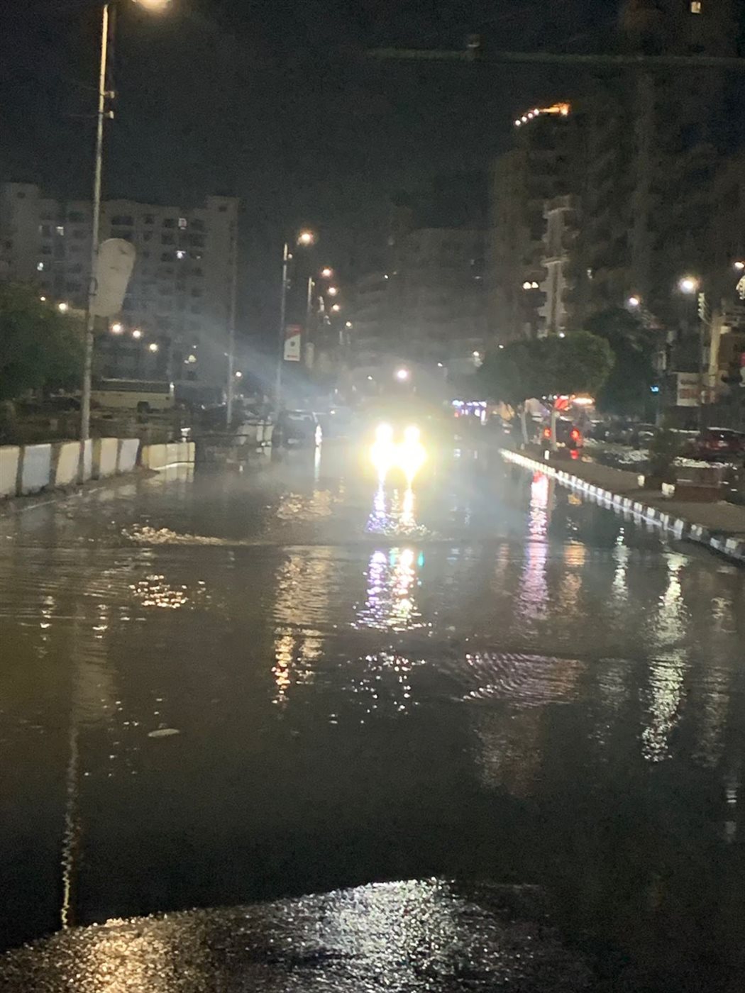 محافظ الإسماعيلية يتابع جهود الأجهزة التنفيذية بالمحافظة للتعامل مع تداعيات كسر خط مياه شرب