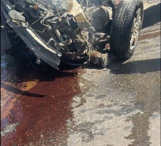 تصادم أتوبيس بسيارة ملاكي أعلي طريق المحور قبل الشيخ زايد