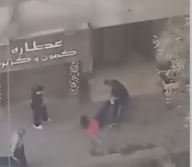 الأمن يفحص فيديو شاب يقيد فتاة بالحبال ويسحلها وسط الشارع بعين شمس