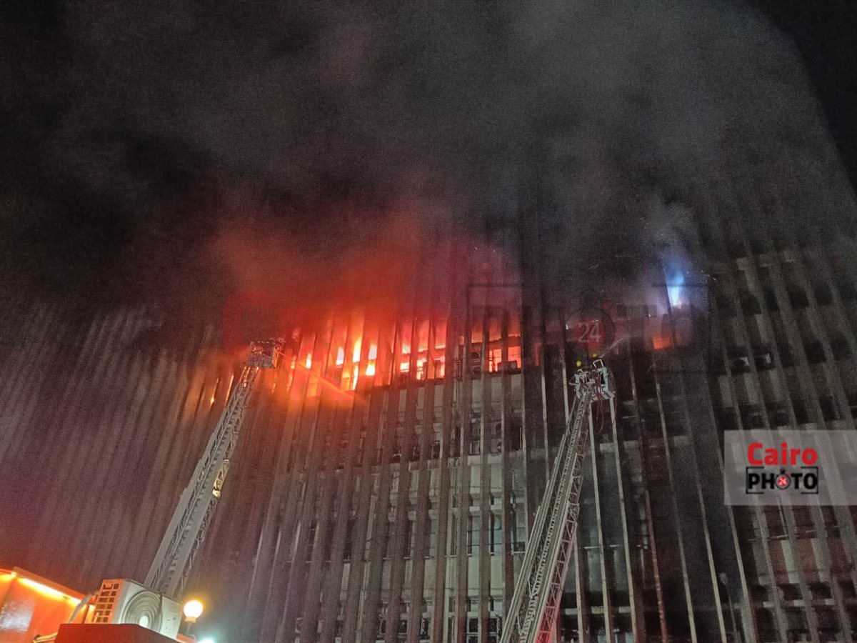 تجديد النيران في حريق سنترال رمسيس