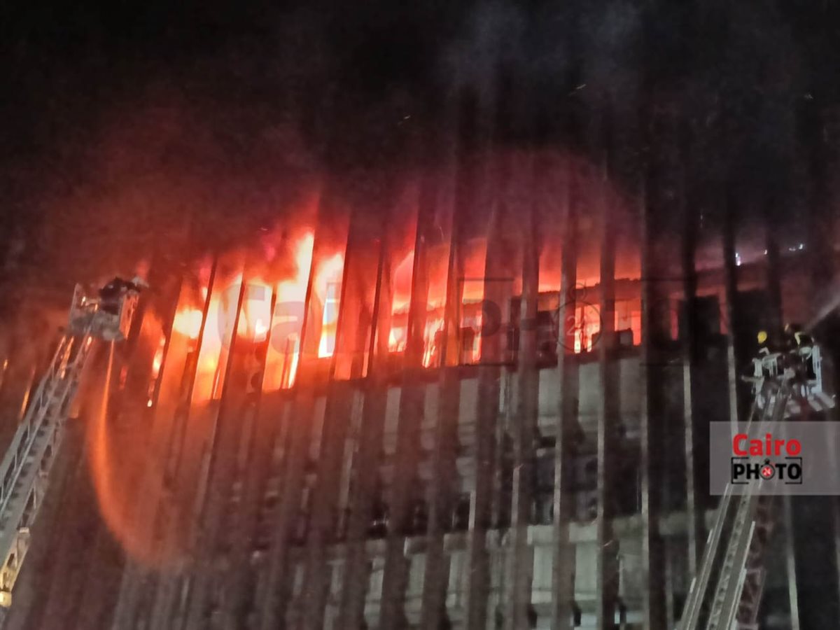 تجديد النيران في حريق سنترال رمسيس