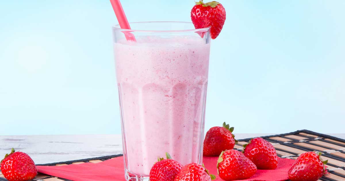 مشروب زبادي بالفراولة