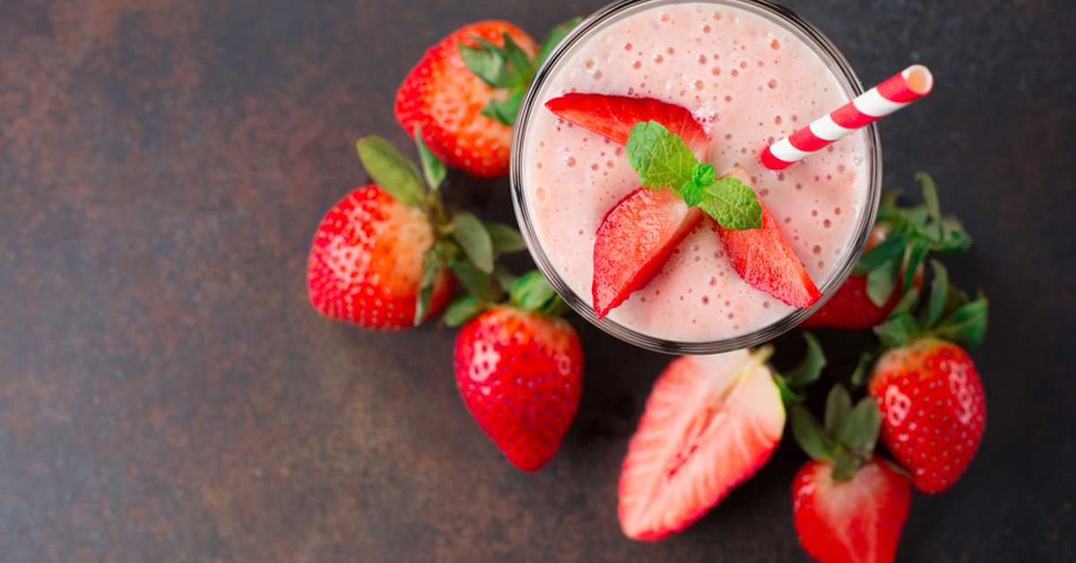 مكونات مشروب زبادي بالفراولة