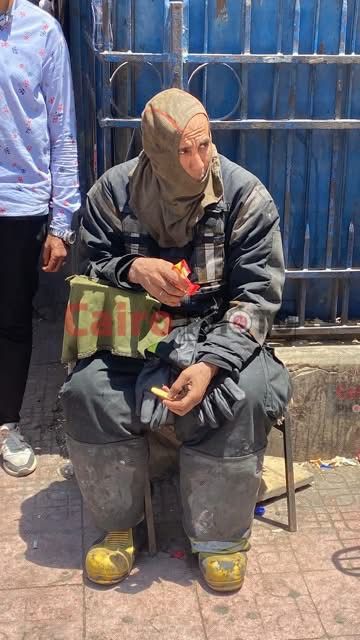 أحد رجال المطافي في استراحة