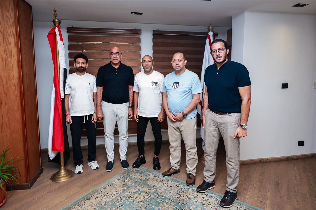 <strong>الزمالك يُكرم الجهاز الفني السابق </strong>