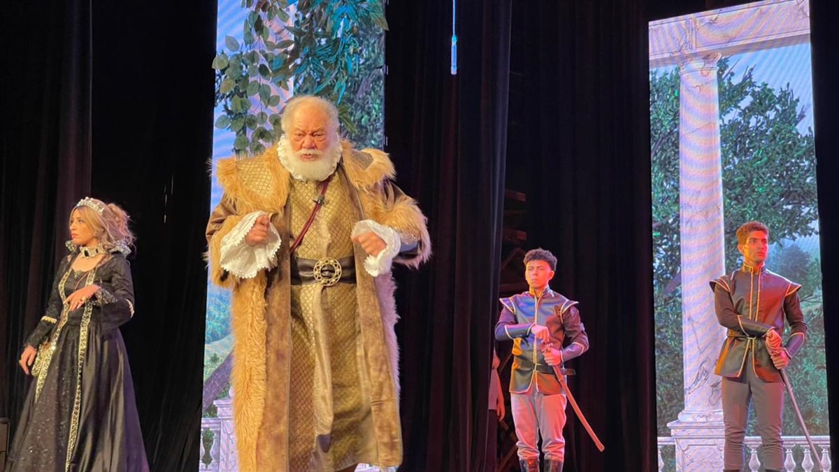 عرض الملك لير