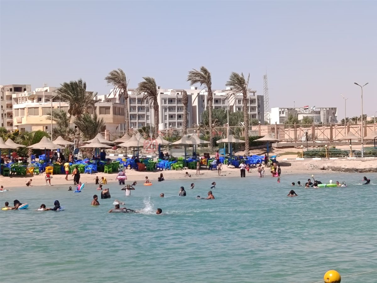 إقبال على شواطئ الغردقة 