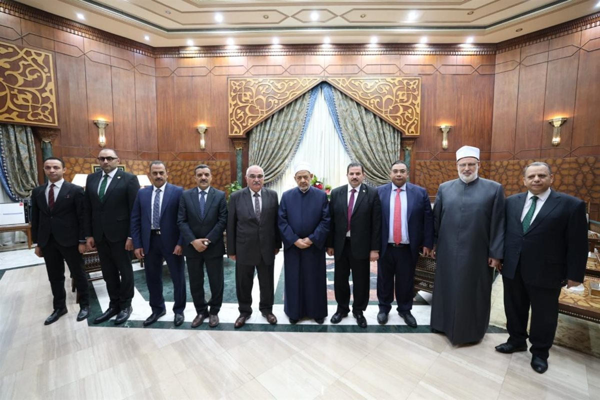 شيخ الأزهر يستقبل رئيس هيئة قضايا الدولة ويهنئه بمنصبه الجديد ويتمنى له التوفيق في أداء مهام عمله 