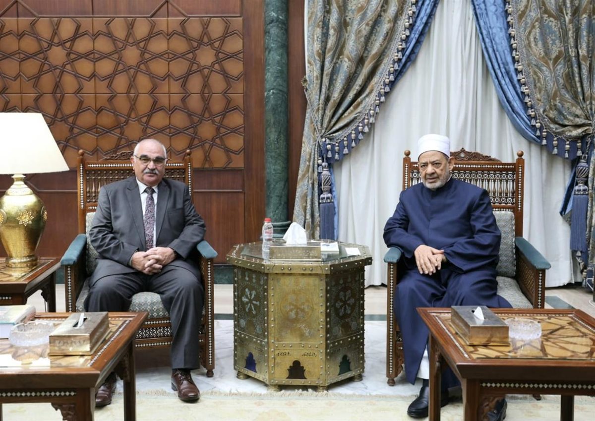 شيخ الأزهر يستقبل رئيس هيئة قضايا الدولة ويهنئه بمنصبه الجديد ويتمنى له التوفيق في أداء مهام عمله 