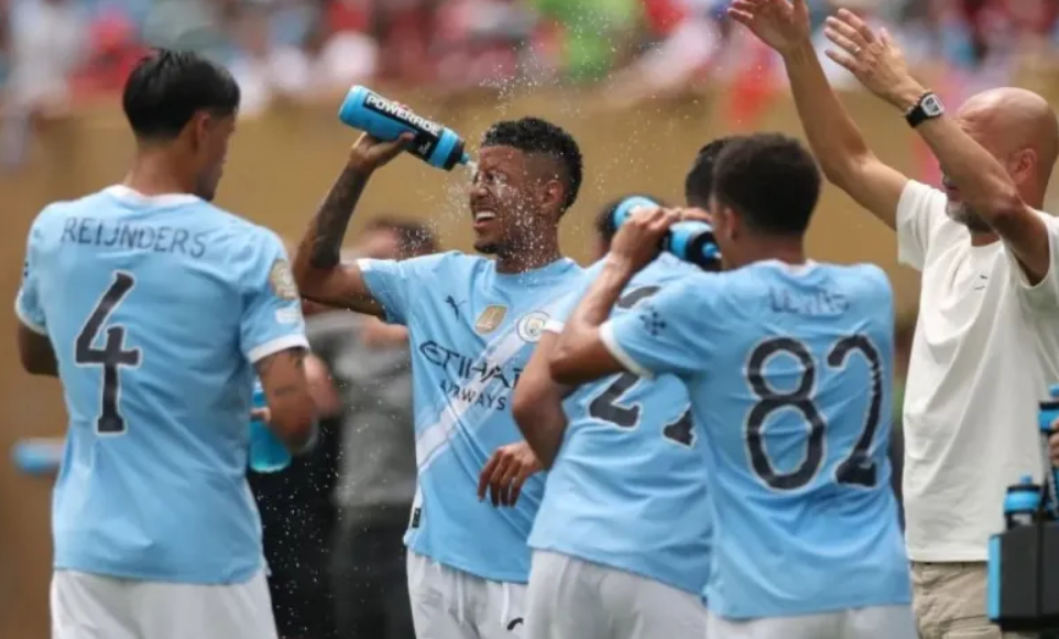 معاناة لاعبو مانشستر سيتي من حرارة الجو
