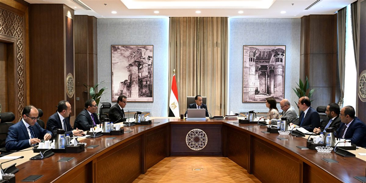 رئيس الوزراء يلتقي المدير الإقليمي لمنظمة الصحة العالمية لإقليم الشرق الأوسط<br> 