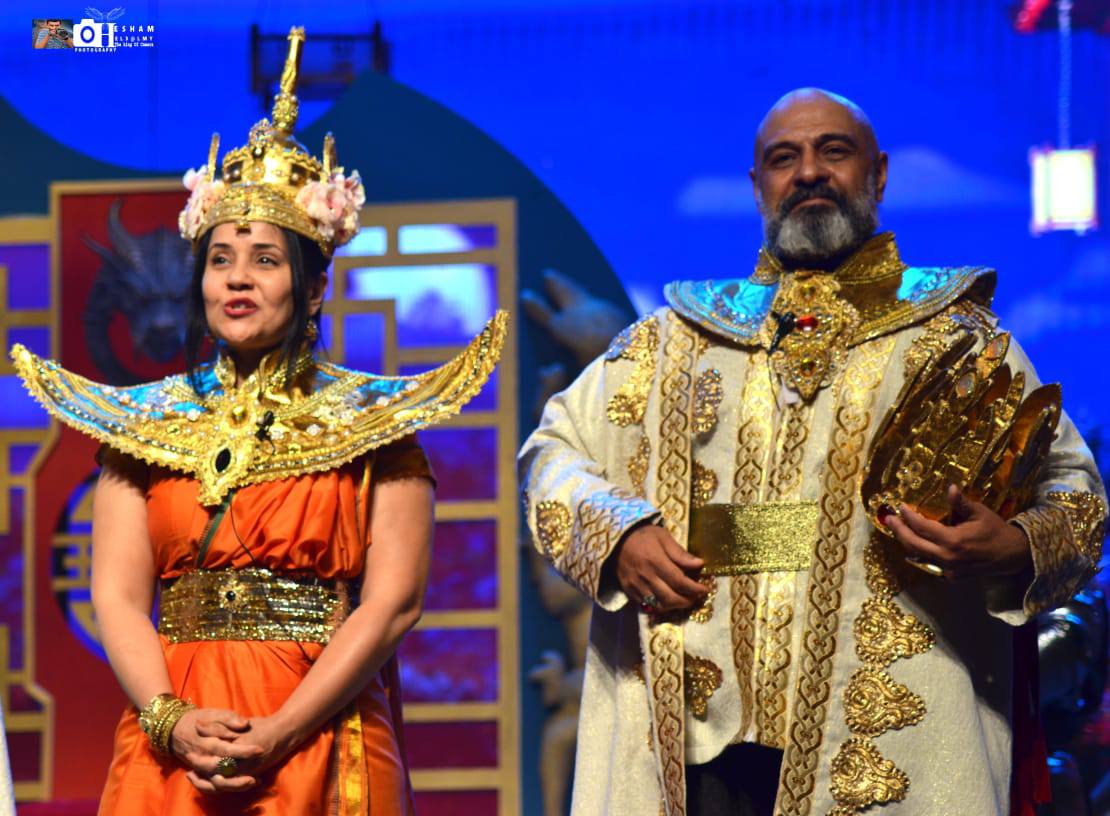 لقطات من العرض المسرحي الملك وأنا لـ لقاء الخميسي على مسرح البالون