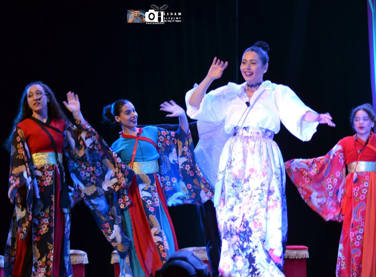 لقطات من العرض المسرحي الملك وأنا لـ لقاء الخميسي على مسرح البالون