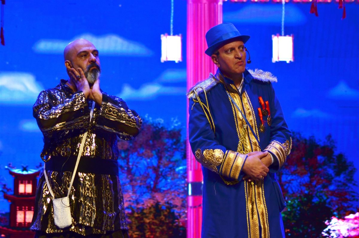 لقطات من العرض المسرحي الملك وأنا لـ لقاء الخميسي على مسرح البالون