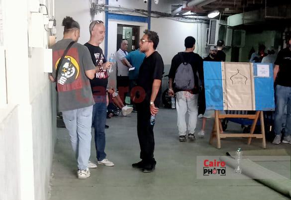 تامر فرج أول الحضور في جنازة الراحل سامح عبد العزيز والأسرة أسرة سامح عبد العزيز تنتهي من استخراج تصريح الدفن وتستعد لتشييع الجثمان