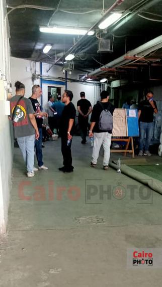 تامر فرج أول الحضور في جنازة الراحل سامح عبد العزيز والأسرة أسرة سامح عبد العزيز تنتهي من استخراج تصريح الدفن وتستعد لتشييع الجثمان