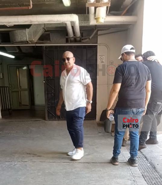 محمد لطفي أول الحضور في المستشفى لإلقاء النظرة الأخيرة على سامح عبد العزيز 