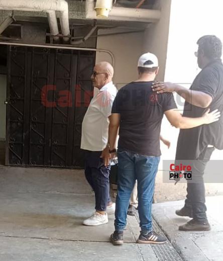 محمد لطفي أول الحضور في المستشفى لإلقاء النظرة الأخيرة على سامح عبد العزيز 