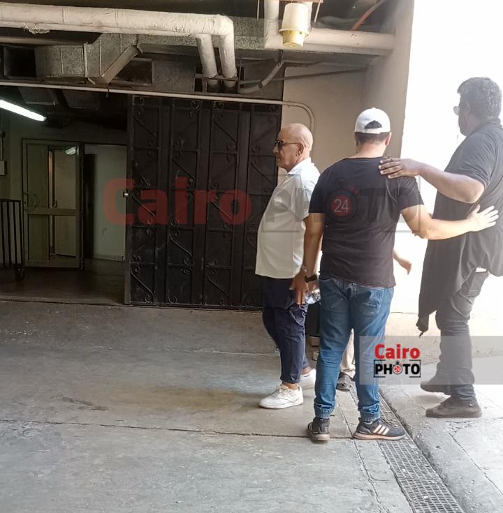 محمد لطفي أول الحضور في المستشفى لإلقاء النظرة الأخيرة على سامح عبد العزيز 