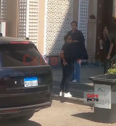 لقطات لـ روبي من وداع طليقها الراحل سامح عبد العزيز في مسجد الشرطة بالشيخ زايد