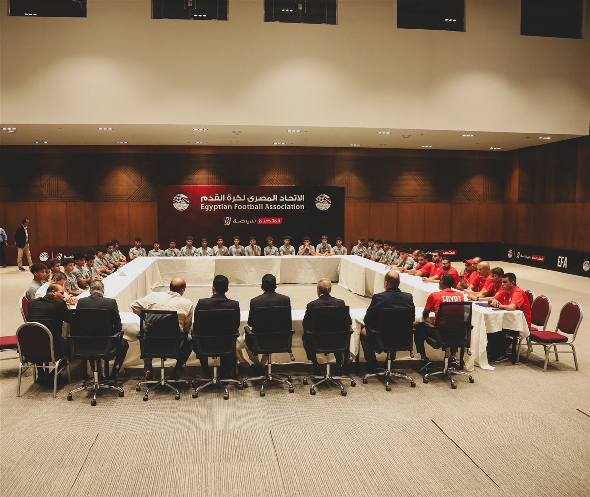 وزير الرياضة يزور معسكر منتخب 17 سنة للاطمئنان على استعداداته لكأس العالم