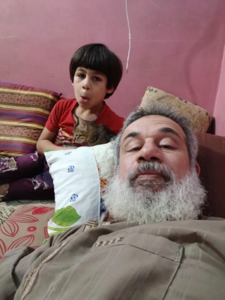 فلسطيني ناجٍ من مجزرة غزة يستغيث لتلقي العلاج