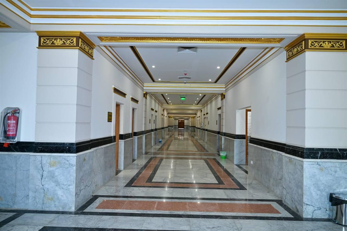 جولة رئيس جامعة القاهرة بالجامعة الأهلية