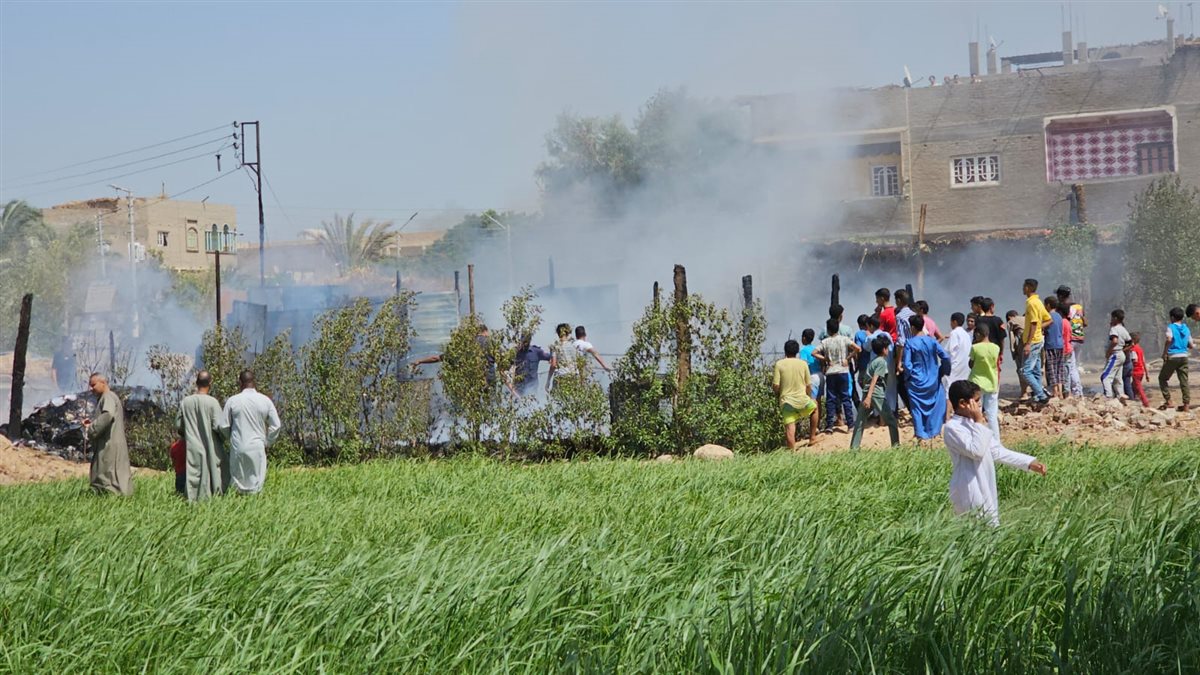 اندلاع حريق بمخزن خردة بأسيوط