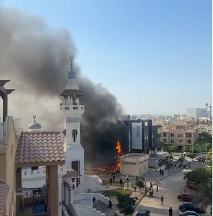 اندلاع حريق داخل دبي مول المرحلة الثانية بالشيخ زايد